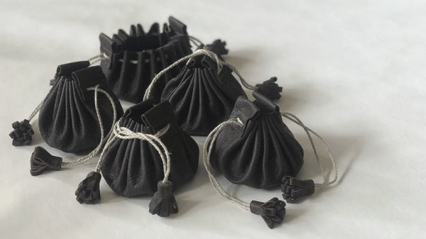 大人の日常を彩る上質なレザーバッグ