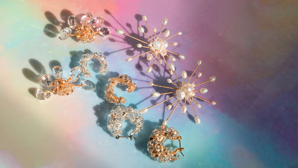 やさしい煌めきと透明感 太陽の光に魅せられるアクセサリー