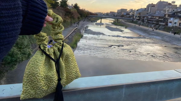 素材からカルチャーとストーリーを感じてほしい 京都で作る巾着バッグ