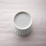 白磁鎬手湯呑み