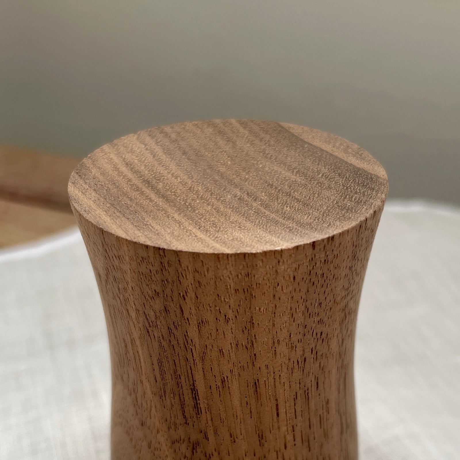 アロマウッド （スタンドタイプ・ウォルナット） / 神野 達也 – SIROKU