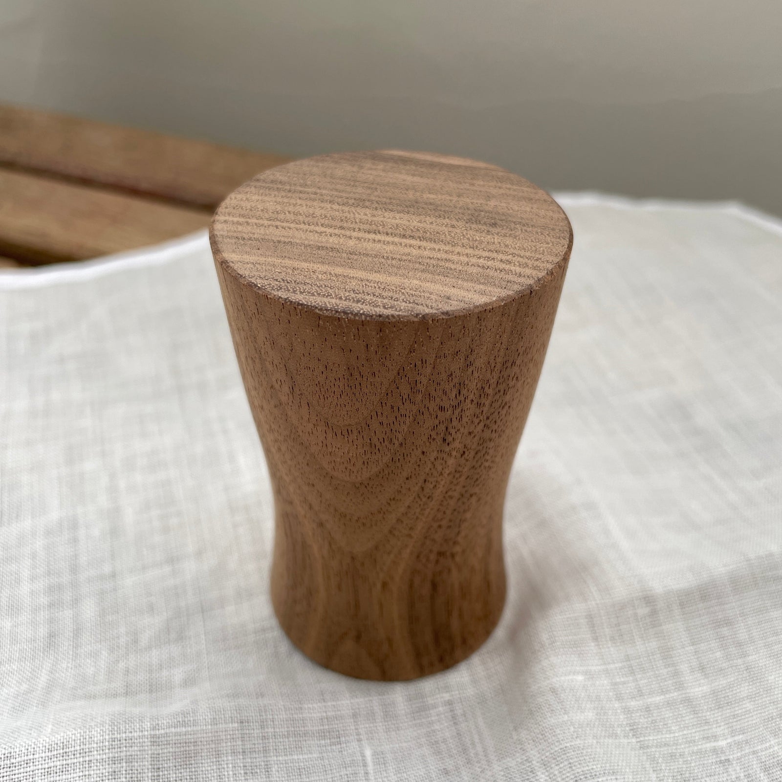 アロマウッド （スタンドタイプ・ウォルナット） / 神野 達也 – SIROKU