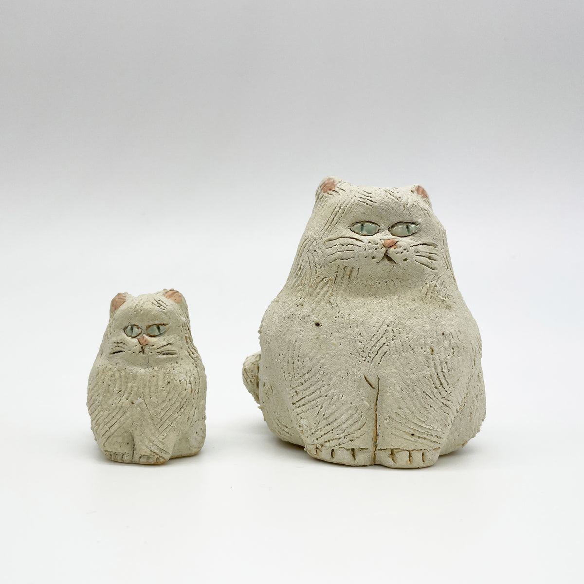 前川幸市 眠り猫 白茶 陶芸 ペーパーウエイト 作家 オブジェ